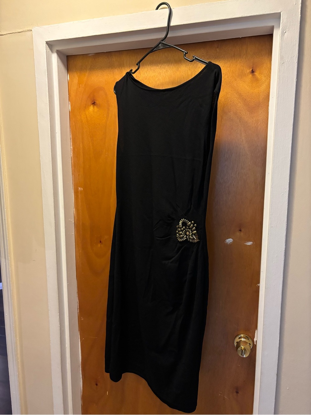 Black Sleeveless  Dress with Decorative Brooch